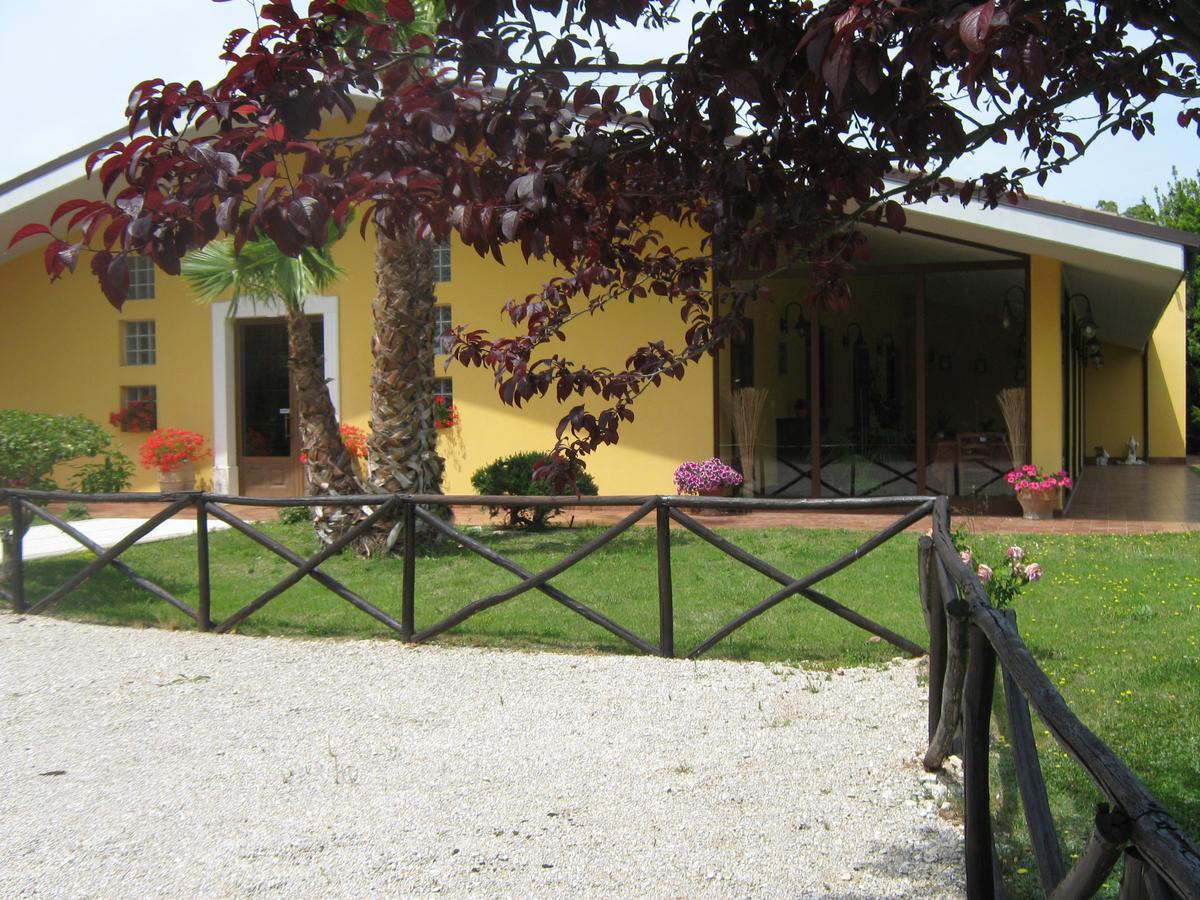 B & B Oasi Rosciano  Exteriör bild