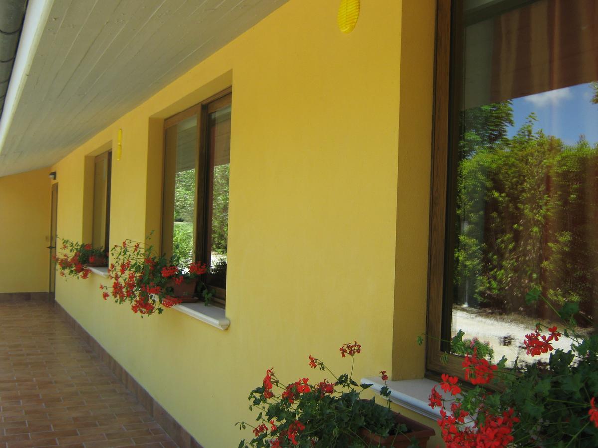 B & B Oasi Rosciano  Exteriör bild